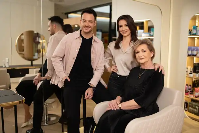 Riječki 4look je postao dio Zirdum grupacije te sad djeluje kao Beauty & Wine Atelier. Riječki 4look je postao dio Zirdum grupacije te sad djeluje kao Beauty & Wine Atelier.