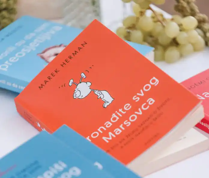 Sweet Summer Day mora imati slatke trenutke i dobre knjige. Poetika ima sjajne naslove! Sweet Summer Day mora imati slatke trenutke i dobre knjige. Poetika ima sjajne naslove!