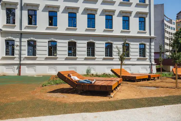 Knjiga na jutarnjim mjestima: Ivana Bodrožić gostuje na jutarnjem susretu u dvorištu Gradske knjižnice Rijeka Knjiga na jutarnjim mjestima: Ivana Bodrožić gostuje na jutarnjem susretu u dvorištu Gradske knjižnice Rijeka