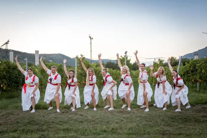 Gabrijela Antolović je Ružica Vinodola! Prekrasna manifestacija opet je pokazala čar tradicije! Gabrijela Antolović je Ružica Vinodola! Prekrasna manifestacija opet je pokazala čar tradicije!