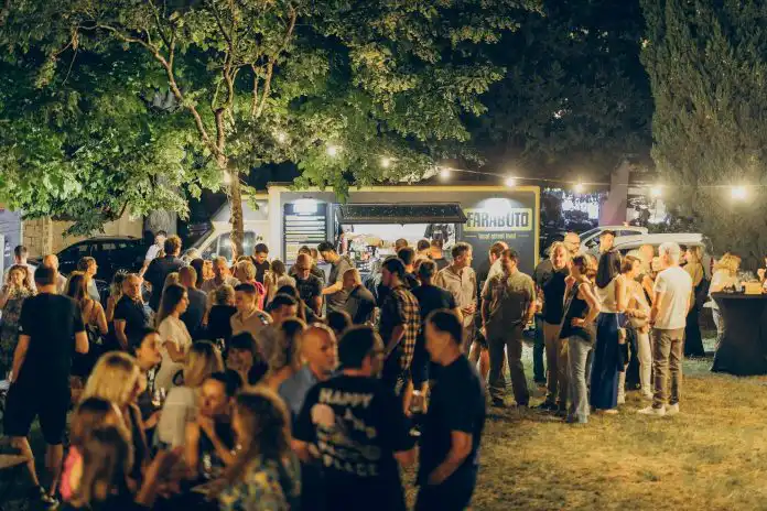 Treći Wine&Music Night u Labinu u stilu Velikog Gatsbyja Treći Wine&Music Night u Labinu u stilu Velikog Gatsbyja