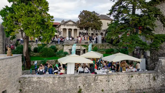 Mozaik okusa i doživljaja na Trsatskom kaštelu okupio najbolje od gastronomije Rijeke i riječkog prstena Mozaik okusa i doživljaja na Trsatskom kaštelu okupio najbolje od gastronomije Rijeke i riječkog prstena