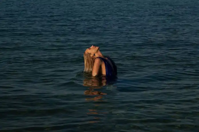 Irma Dragičević u novoj pjesmi “Uzmi me” progovara o ženskoj snazi, ali i ranjivosti. Irma Dragičević u novoj pjesmi “Uzmi me” progovara o ženskoj snazi, ali i ranjivosti.