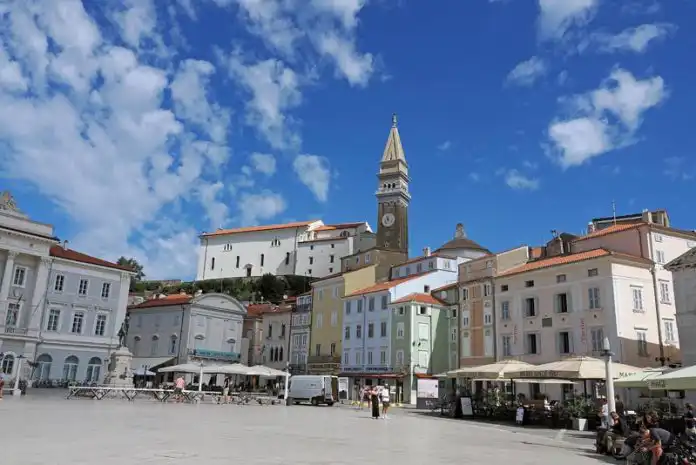 Sezona odmora traje, sada je vrijeme za mir i dobar osjećaj. Sezona odmora traje, sada je vrijeme za mir i dobar osjećaj.