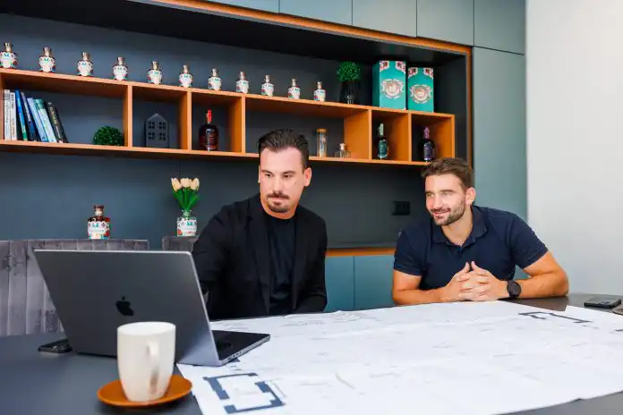 Stilueta u posjeti: Matija Blažević i Marko Baljak o Pavil1on Gastroteci. Stilueta u posjeti: Matija Blažević i Marko Baljak o Pavil1on Gastroteci.