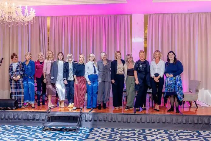 Žene od A do Z – snaga žene u brizi za sebe, u prijateljstvu, u dobroj emociji, u bliskosti. Žene od A do Z – snaga žene u brizi za sebe, u prijateljstvu, u dobroj emociji, u bliskosti.