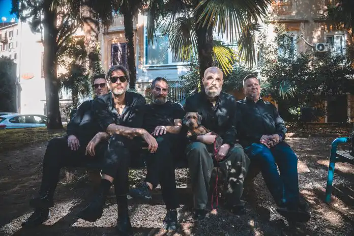 Urban&4 objavili novi singl “Hvatam se za dugme”. Urban&4 objavili novi singl “Hvatam se za dugme”.