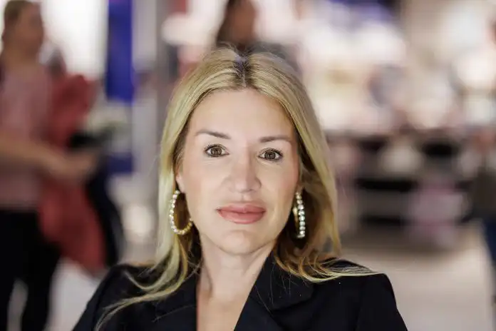 STILUETA X CHIX THREADING BAR – sredila sam obrve i probala uslugu dnevnog make up-a! STILUETA X CHIX THREADING BAR – sredila sam obrve i probala uslugu dnevnog make up-a!