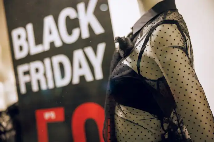 Stilueta vodič kroz Black Friday u Rijeci. Stilueta vodič kroz Black Friday u Rijeci.