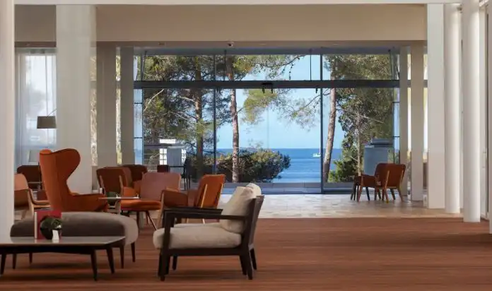 Doček Nove godine u hotelu Bellevue traje tri dana i zvuči jako primamljivo. Doček Nove godine u hotelu Bellevue traje tri dana i zvuči jako primamljivo.