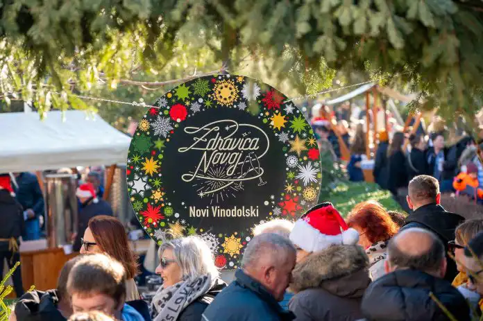 Tisuće posjetitelja ispratilo staru godinu uz pjesmu, ples i dobro raspoloženje u Novom Vinodolskom Tisuće posjetitelja ispratilo staru godinu uz pjesmu, ples i dobro raspoloženje u Novom Vinodolskom