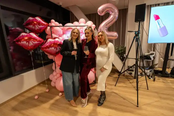 Karmen Kešer i njena majka Tamara Horvat stoje iza organizacije Wine & Makeup radionice. Evo kako je bilo! Karmen Kešer i njena majka Tamara Horvat stoje iza organizacije Wine & Makeup radionice. Evo kako je bilo!