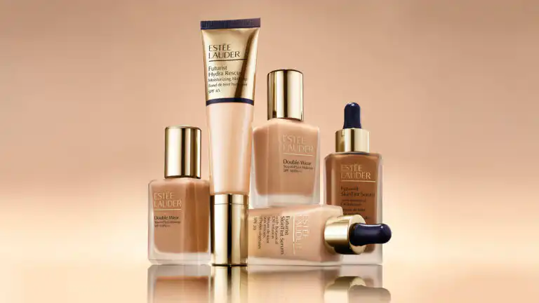 Estée Lauder predstavlja Double Wear Stay-in-Place Makeup.
