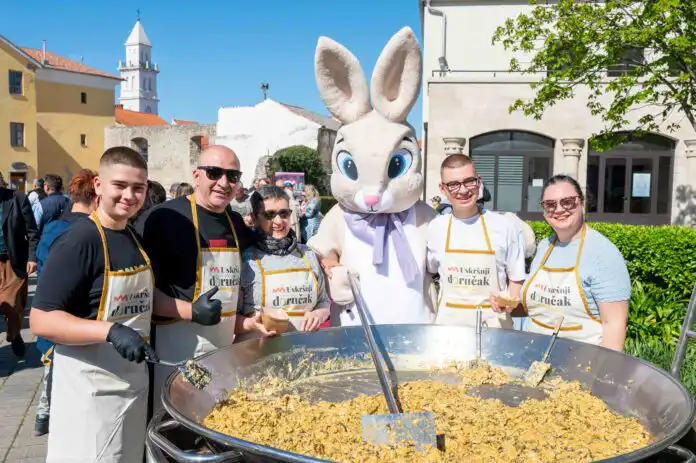 Novi Vinodolski i tradicija koju volimo: Uskršnji doručak. Novi Vinodolski i tradicija koju volimo: Uskršnji doručak.