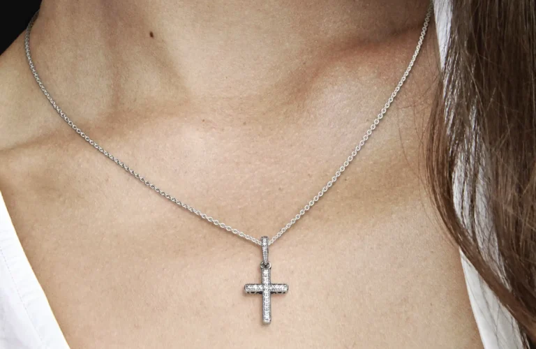 Pandora ima divne ideje ako tražite poklon za krizmu.