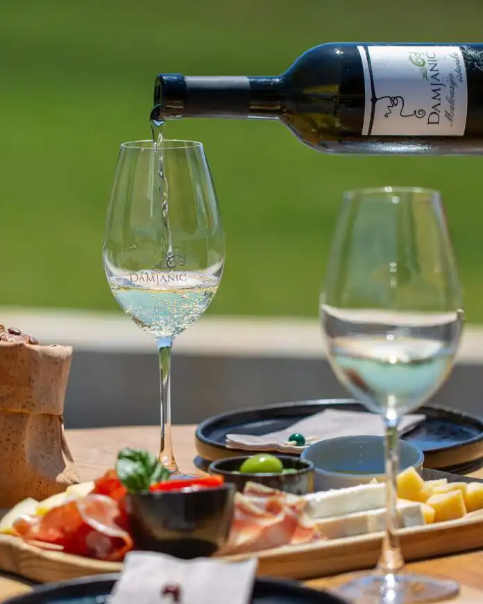 Obilježavamo Wine Day uz 5 preporuka iz Vinarije Damjanić Obilježavamo Wine Day uz 5 preporuka iz Vinarije Damjanić