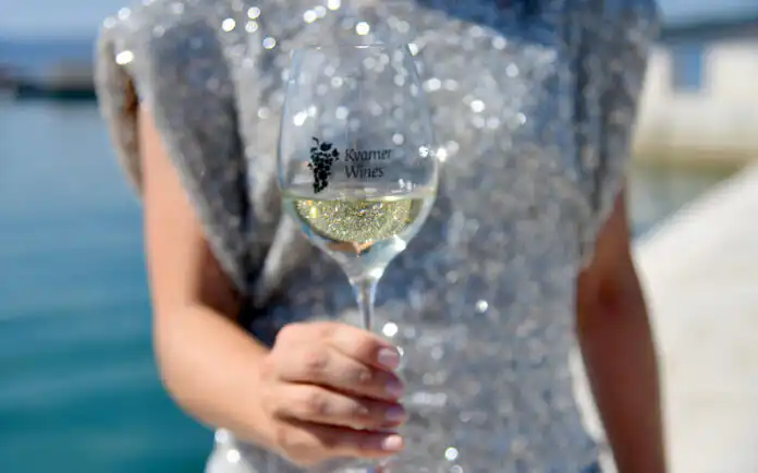 Novi festival vina #JustSparkle održat će se 10. i 11. srpnja u Crikvenici. Novi festival vina #JustSparkle održat će se 10. i 11. srpnja u Crikvenici.