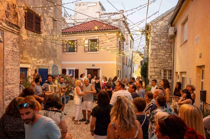 Posjetite Novi Vinodolski i osjetite ljepotu ljetnih trenutaka. Posjetite Novi Vinodolski i osjetite ljepotu ljetnih trenutaka.