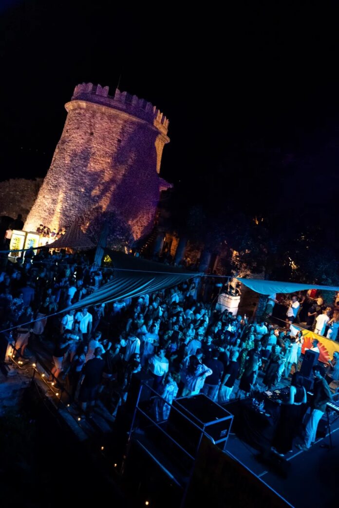 Trsatska gradina okupila više od 500 ljubitelja elektroničke glazbe na događaju Sunset Castle Trsatska gradina okupila više od 500 ljubitelja elektroničke glazbe na događaju Sunset Castle