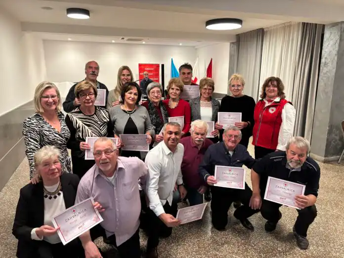 Volonterski tim Školjić dobitnik godišnjeg priznanja Hrvatskog Crvenog križa Volonterski tim Školjić dobitnik godišnjeg priznanja Hrvatskog Crvenog križa