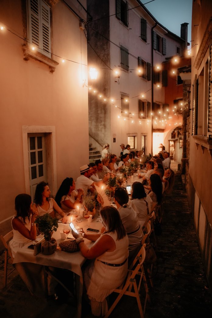 Portole Gourmet Night u Oprtlju: Večer koja je izgledala kao da je pobjegla iz romantičnog talijanskog filma Portole Gourmet Night u Oprtlju: Večer koja je izgledala kao da je pobjegla iz romantičnog talijanskog filma