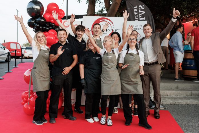 Pizzeria Antonio je više od pizzerie što je potvrdila i jučerašnja proslava. Pizzeria Antonio je više od pizzerie što je potvrdila i jučerašnja proslava.